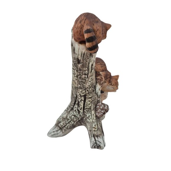 Masterpiece By Homco 3 Racoons Climbing a Tree 1246 Porcelain Figurine 1978 - Picture 4 of 10